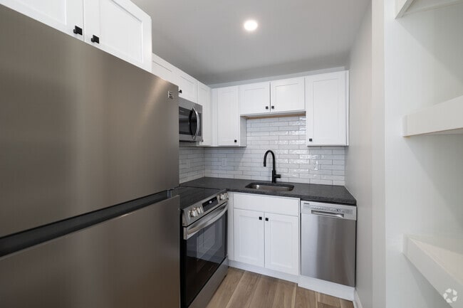 1BR, 1BA - 529SF - Kitchen - 441 State St