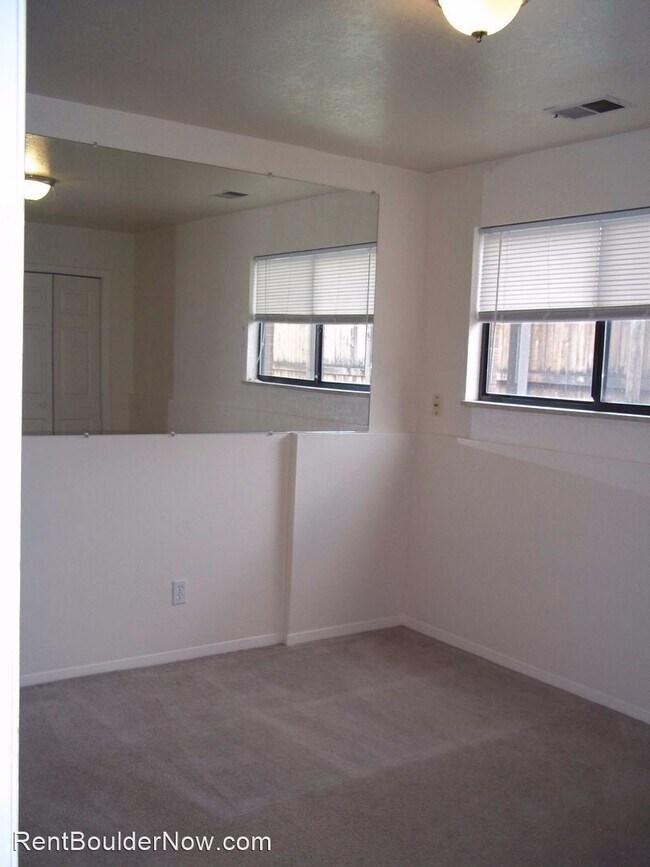 Foto del edificio - 4989 Eisenhower Dr