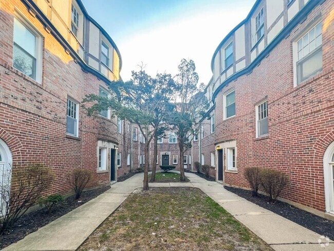 Building Photo - 918 Green Bay