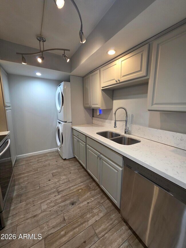 Foto del edificio - 10444 N 69th St