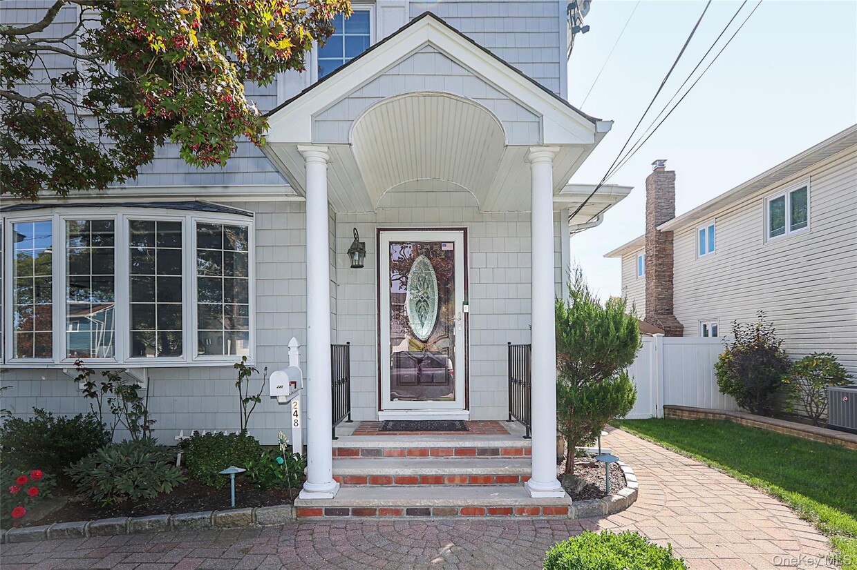 Foto principal - 248 Montgomery Ave