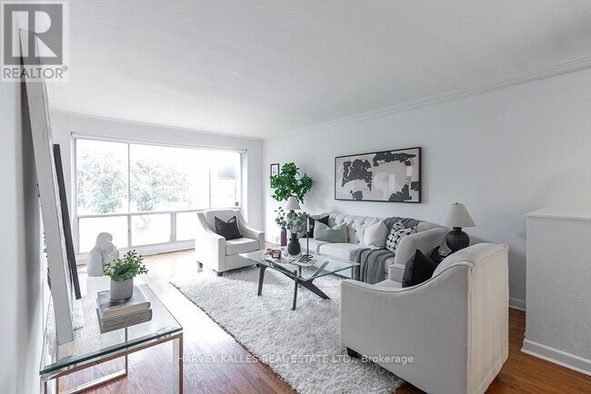 Photo du bâtiment - 135 Combe Ave