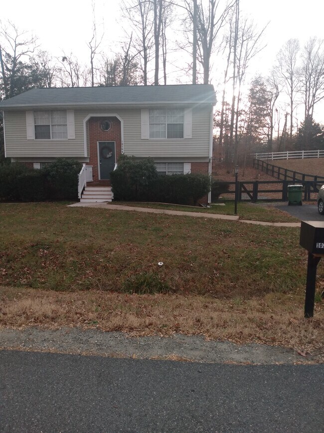 10704 Heatherwood Dr Unit Upper level, Spotsylvania, VA 22553