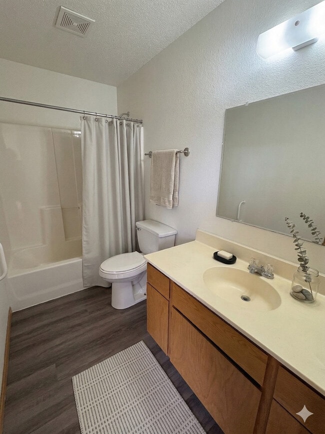 Baño, una planta - Valleyside Townhomes