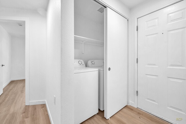 Foto del edificio - Bluebird Keizer