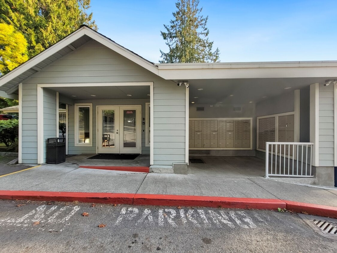 Primary Photo - Renton Ridge top unit is available. Great ...