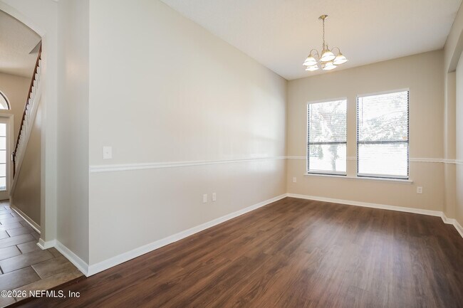 Foto del edificio - 1093 Maple Ln