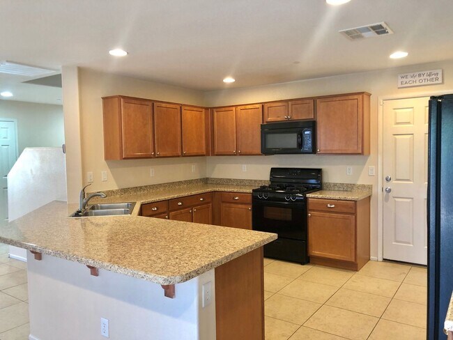 Building Photo - Beautiful  3Bed/3Bath home with a Loft nes...