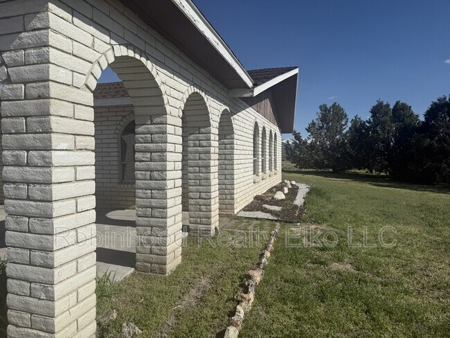 Building Photo - 169 Flowing Wells Dr
