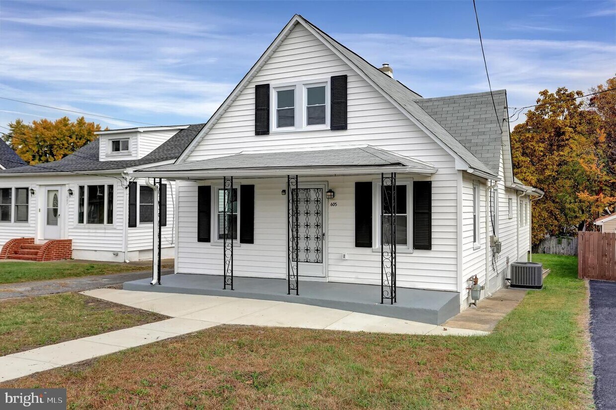 Primary Photo - 605 Mace Ave