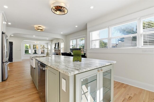 Building Photo - 1004 W Charter St