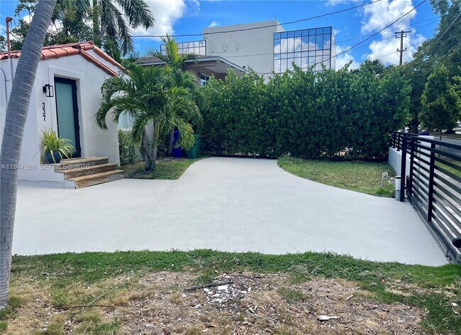 Foto del edificio - 337 SW 23rd Rd