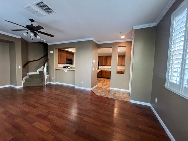 Building Photo - Sparkling and Spacious Condo in Elk Grove ...