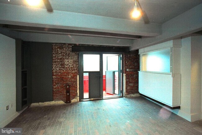 Foto del edificio - 144-50 W Laurel St
