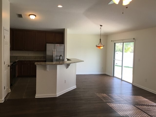 Foto del edificio - 351 N Twin Maple Rd