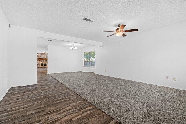 Building Photo - 2200 Sequoia Ln