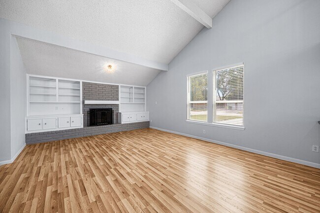 Foto del edificio - 2926 Meadowcreek Dr