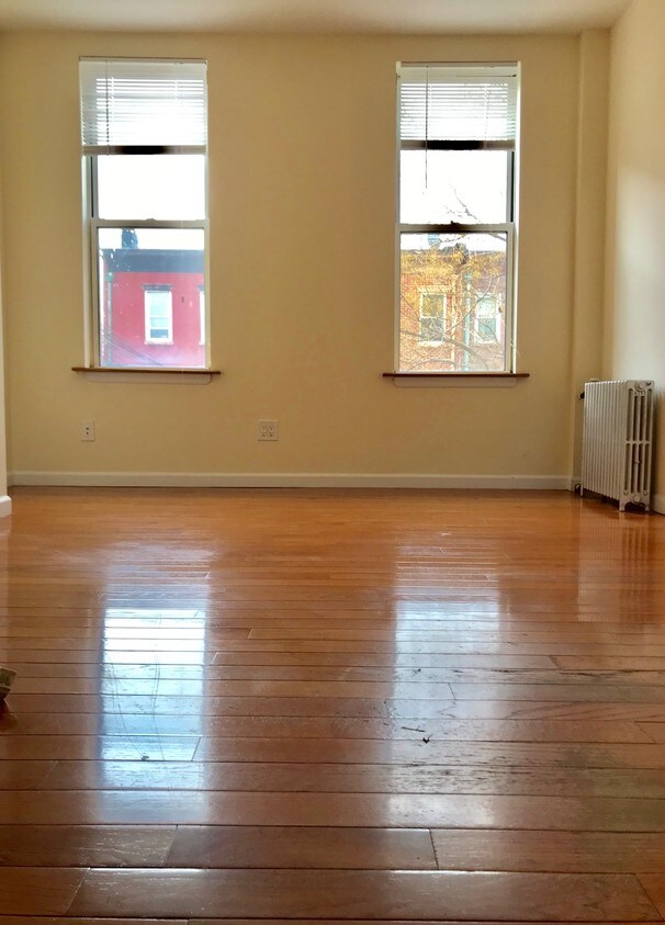 Primary Photo - 276 Kingsland Ave