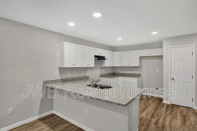 Foto del edificio - 227 E 17th St