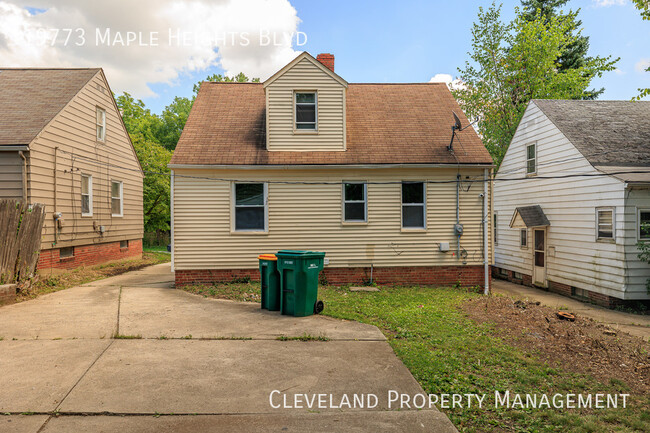 Building Photo - Updated Maple Hts Bungalow