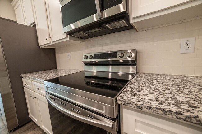 Foto del edificio - 4 Bed 2.5 Bath home in Gainesville!