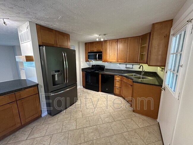 Foto del edificio - 4548 Forest Haven Ln