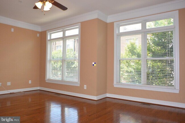 Building Photo - 1419 Benjamin St