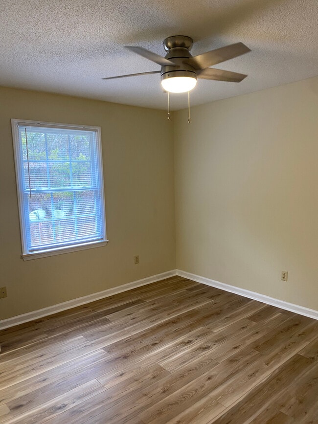 Building Photo - 750 Woodbriar Trl