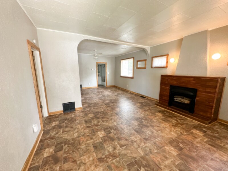 Primary Photo - 30 Custer Ave