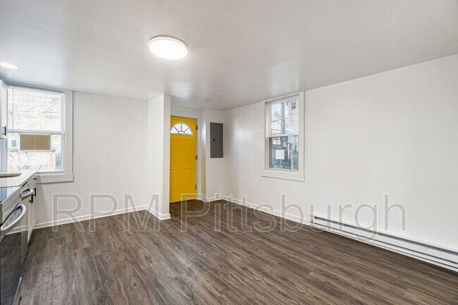 Foto del edificio - 3316 Brighton Rd