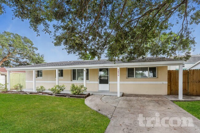 Foto del edificio - 6850 83rd Ave