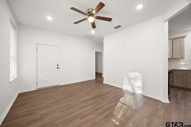 Foto del edificio - 504 Neches St