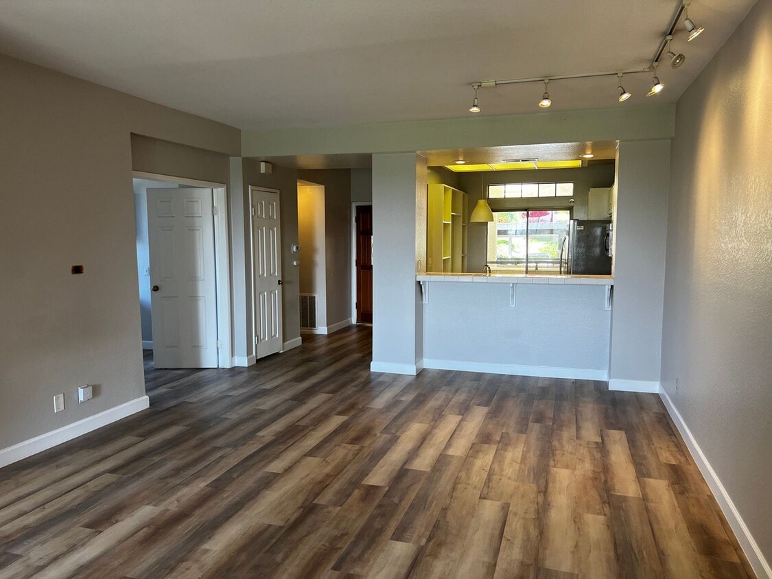 Primary Photo - 3 Bed 2 Bath Condo For Rent in Whittier, S...
