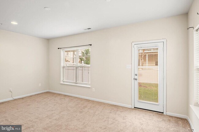 Foto del edificio - 214 Tanner Ln