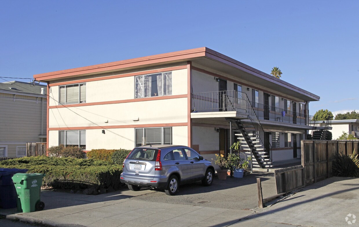 Primary Photo - 2045 Pacific Ave
