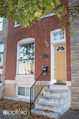 Primary Photo - 204 N Milton Ave