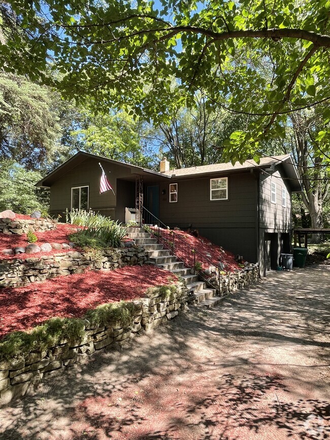 Building Photo - 150 Snail Lake Rd