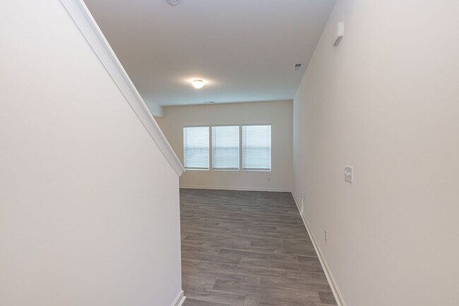 Foto del edificio - BEAUTIFUL 3 Bedroom Townhome in MIDLAND AV...