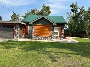 Building Photo - 2720 Birchmont Dr NE