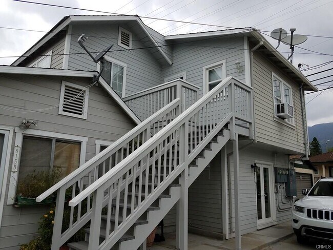 Unit Upstairs - 615 Wildrose Ave