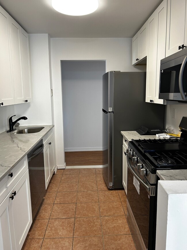 Building Photo - 80 Richmond Hill Rd