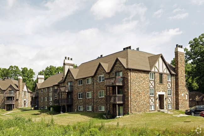 Building - Candlewyck Apartments