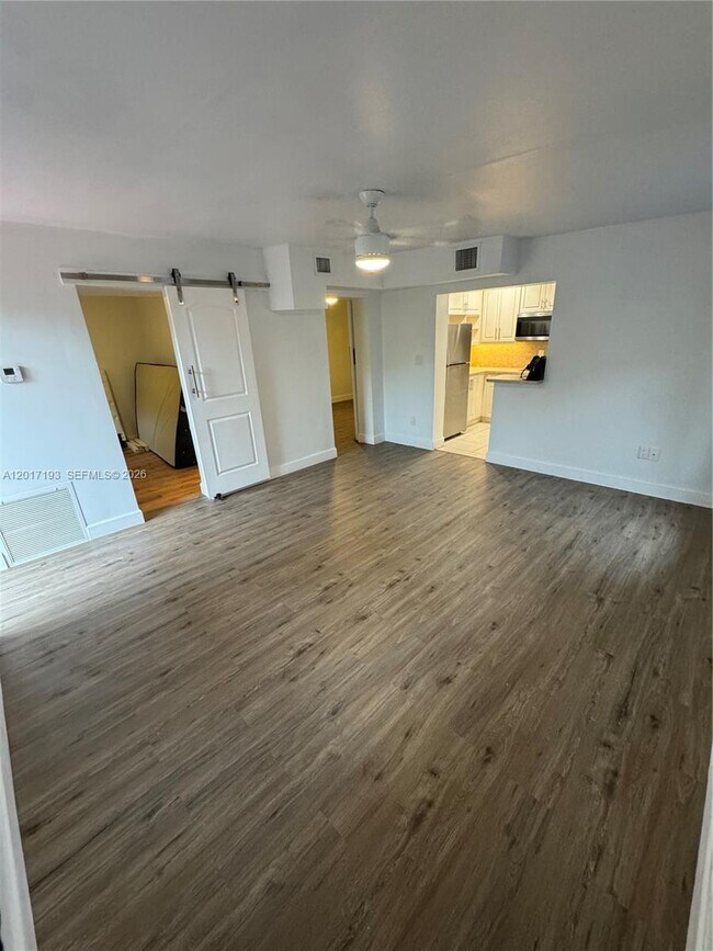 Building Photo - 235 SW 64th Ave