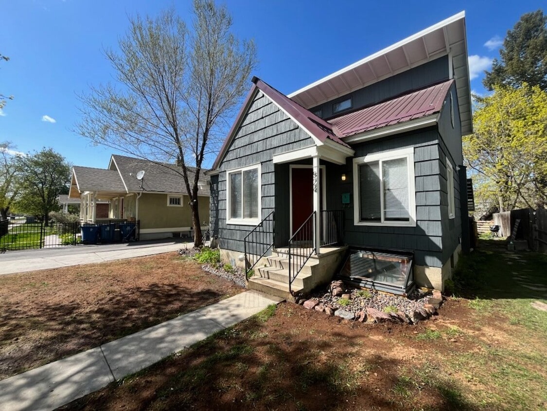 Primary Photo - Newly Renovated 3 Bed, 2 Bath With Amazing...