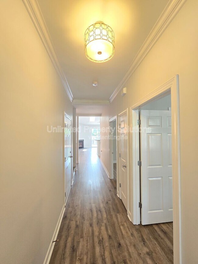 Building Photo - 339 Monlandil Dr