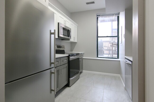 Building Photo - 151 W Brookline St