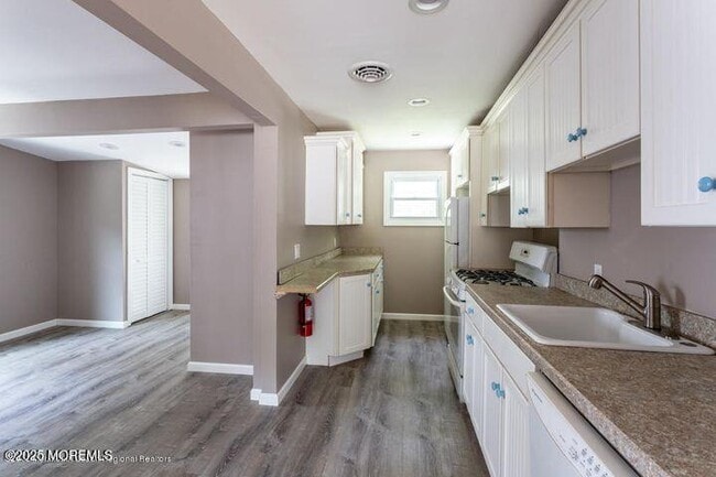 Building Photo - 23 Lighthouse Dr