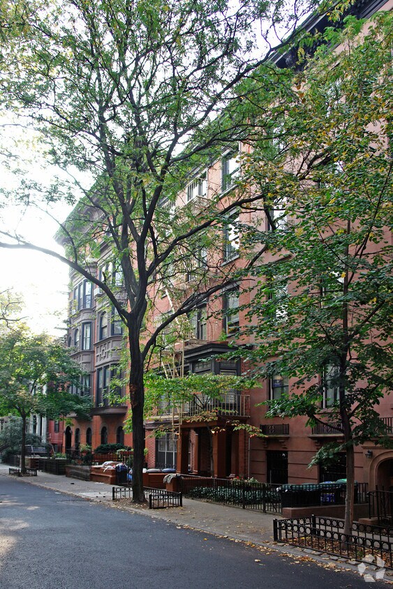 Building Photo - 166 State St