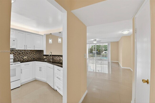 Foto del edificio - 1710 NE 191st St