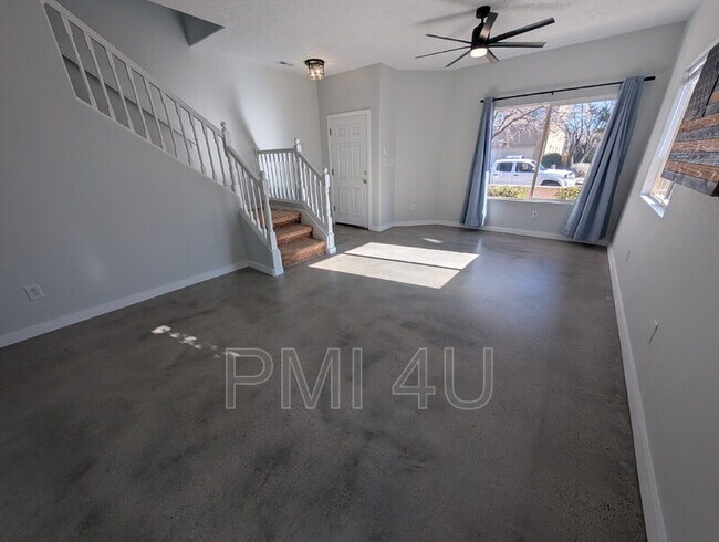 Foto del edificio - 7105 Casa Elena Dr NE